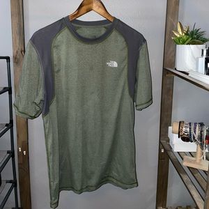 The North face mens shirt sleeve T-shirt